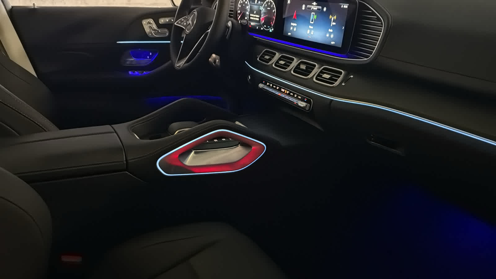 Thumbnail: 2026 Mercedes-Benz GLE - 36