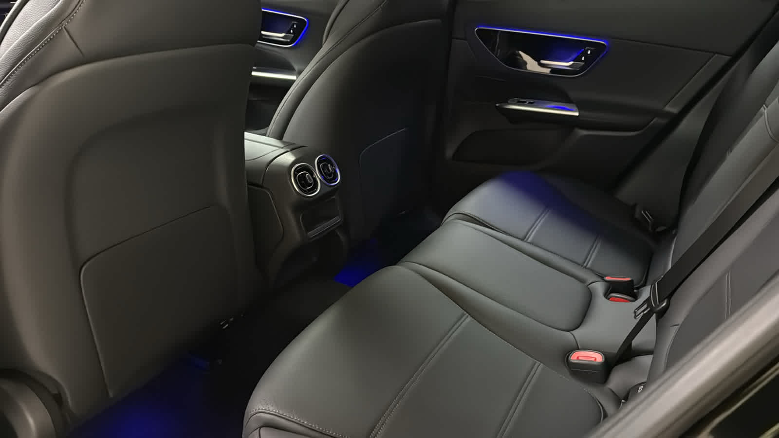 Thumbnail: 2026 Mercedes-Benz GLC - 30