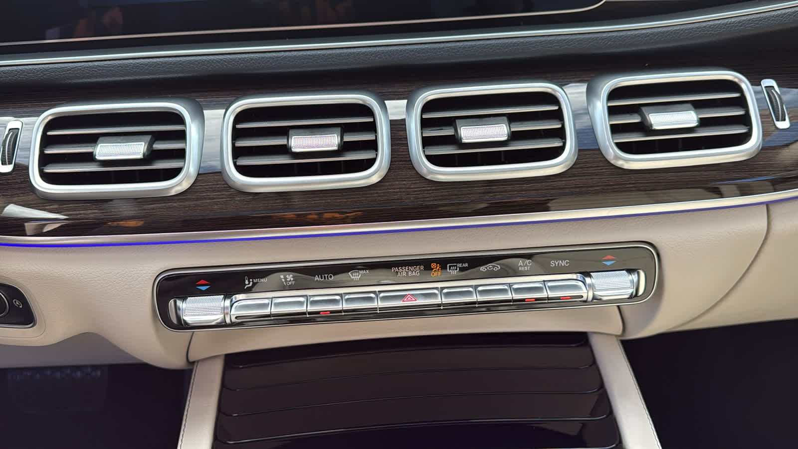 Thumbnail: 2026 Mercedes-Benz GLE - 24