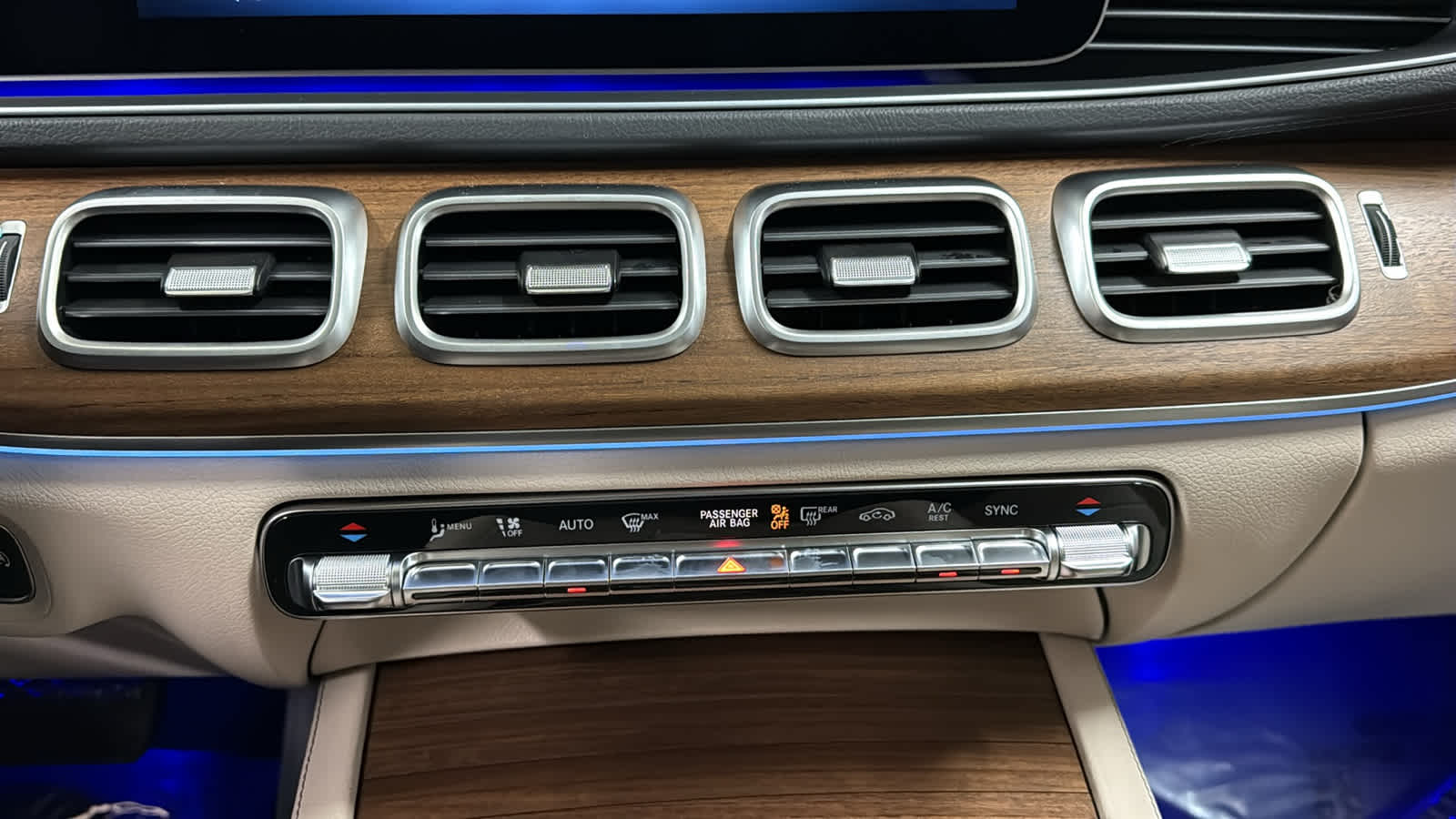 Thumbnail: 2026 Mercedes-Benz GLE - 24