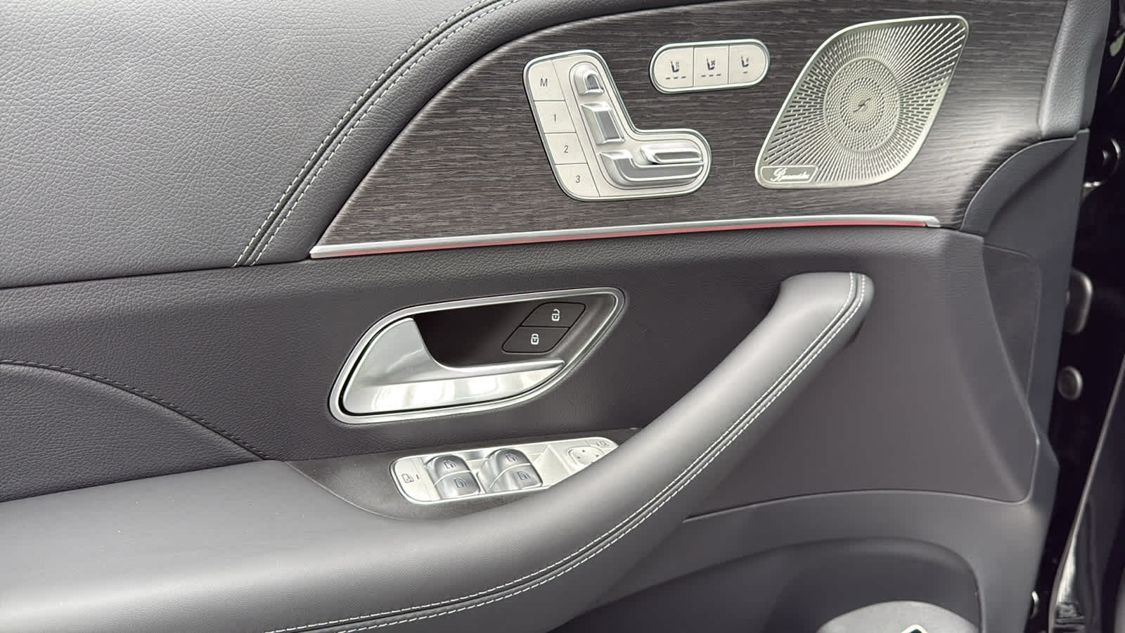 Thumbnail: 2026 Mercedes-Benz GLE - 14