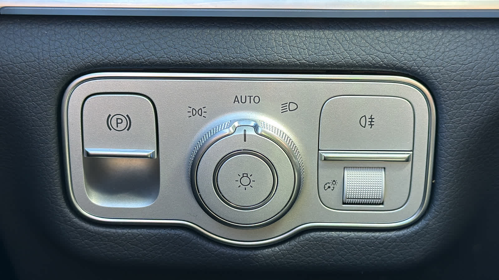 Thumbnail: 2026 Mercedes-Benz GLE - 18