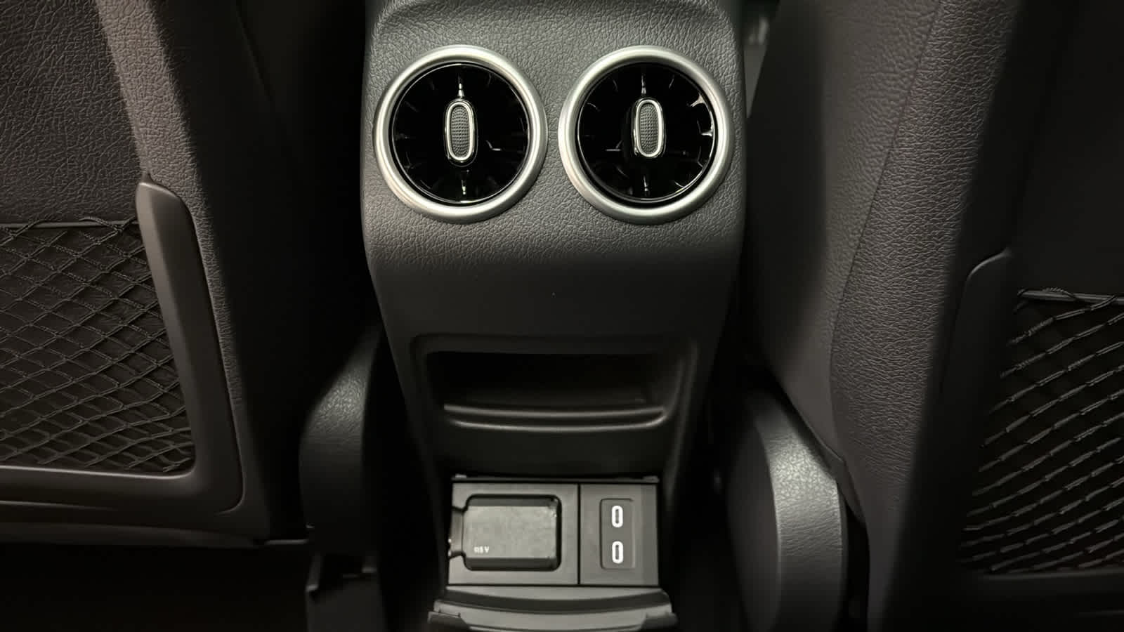 Thumbnail: 2026 Mercedes-Benz GLB - 31