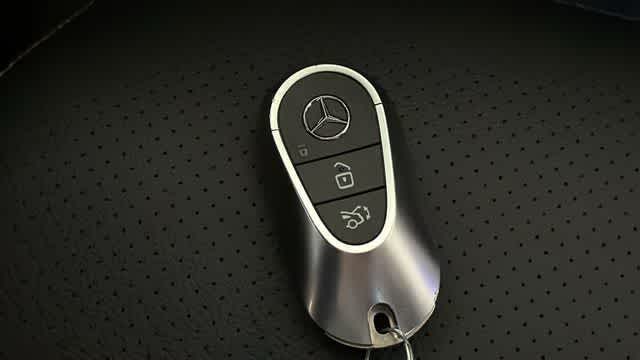 Thumbnail: 2025 Mercedes-Benz GLC - 33