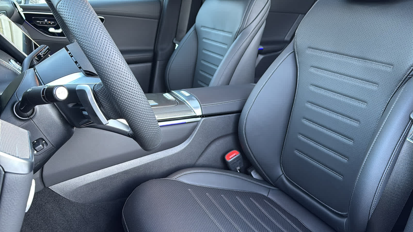 Thumbnail: 2026 Mercedes-Benz GLC - 27