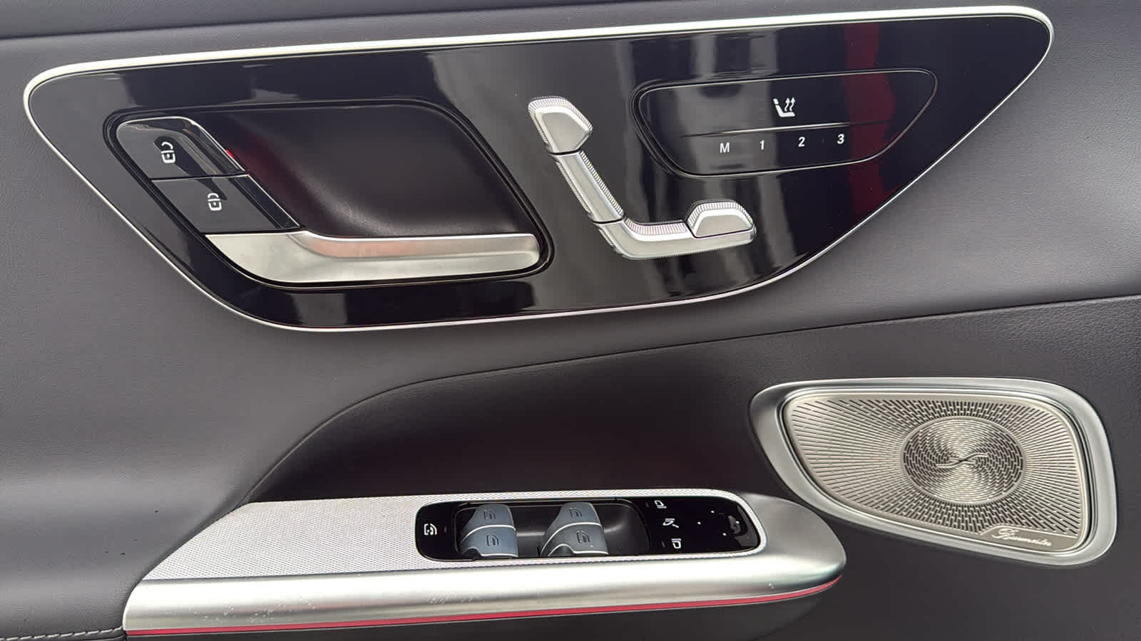 Thumbnail: 2025 Mercedes-Benz GL-Class - 17