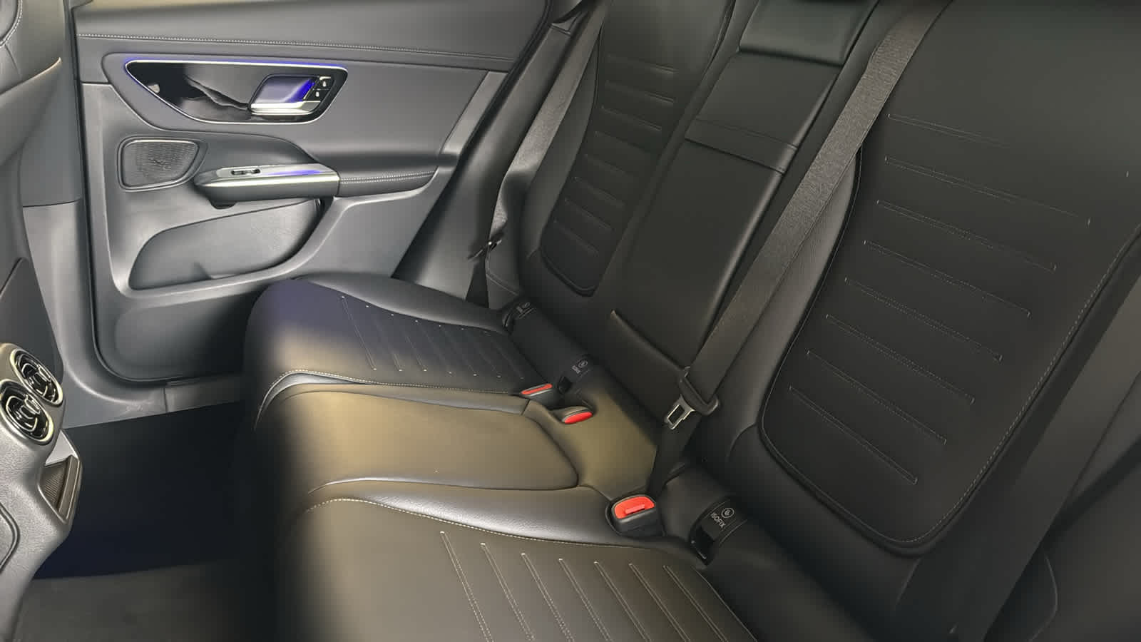 Thumbnail: 2026 Mercedes-Benz GLC - 31