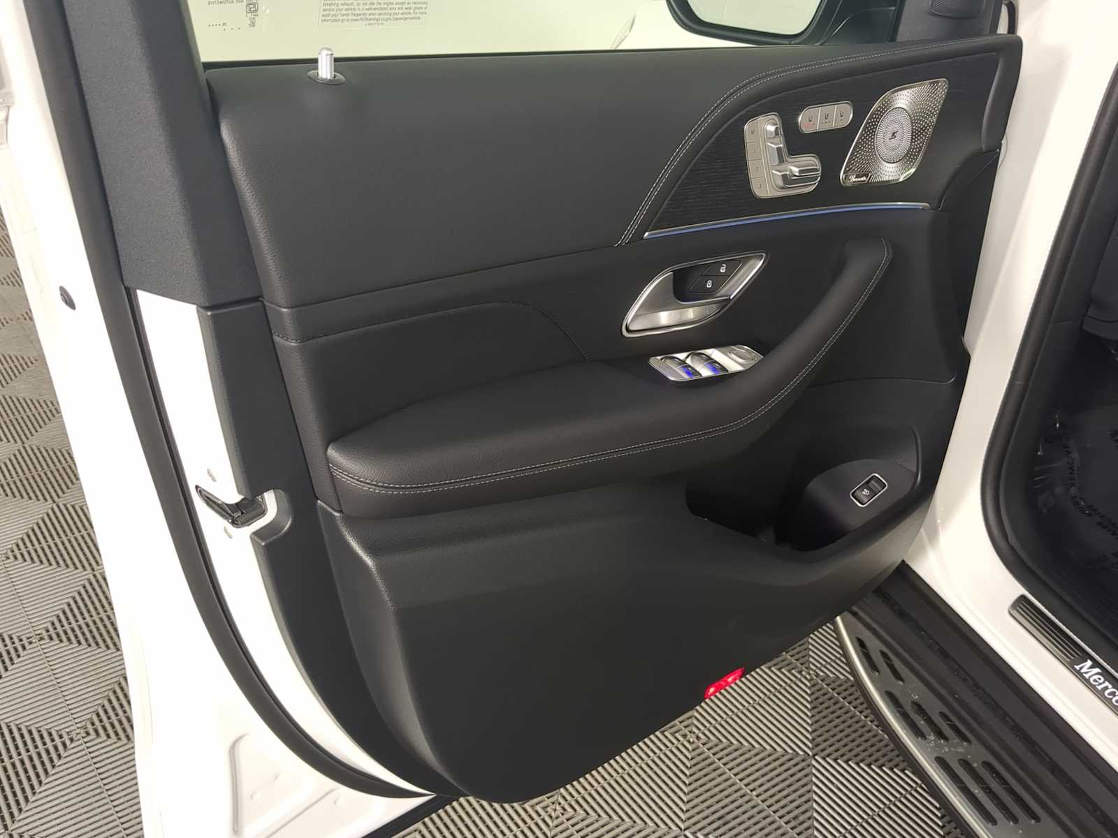 Thumbnail: 2026 Mercedes-Benz GLE - 16