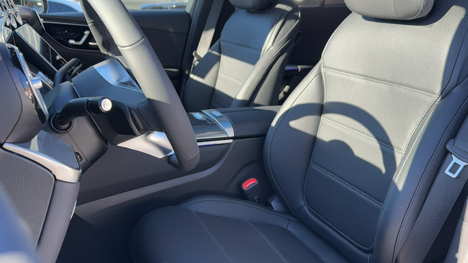 Thumbnail: 2026 Mercedes-Benz GLC - 27