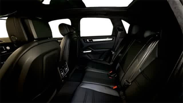 Thumbnail: 2023 Porsche Cayenne - 5