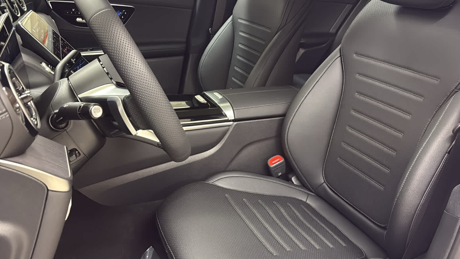 Thumbnail: 2026 Mercedes-Benz GLC - 28