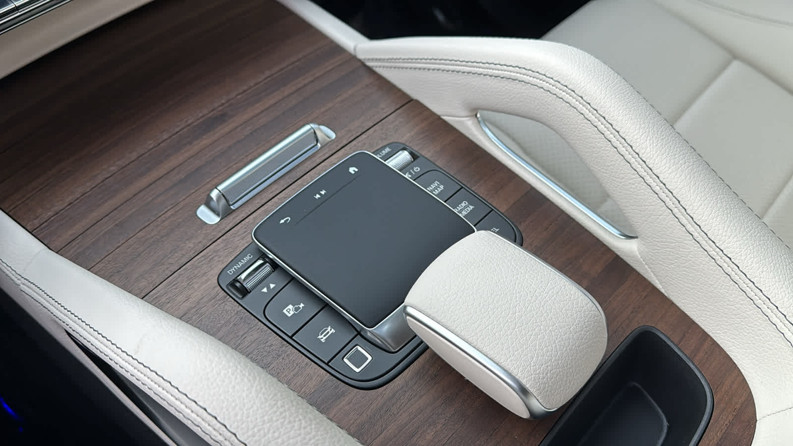 Thumbnail: 2026 Mercedes-Benz GLE - 22