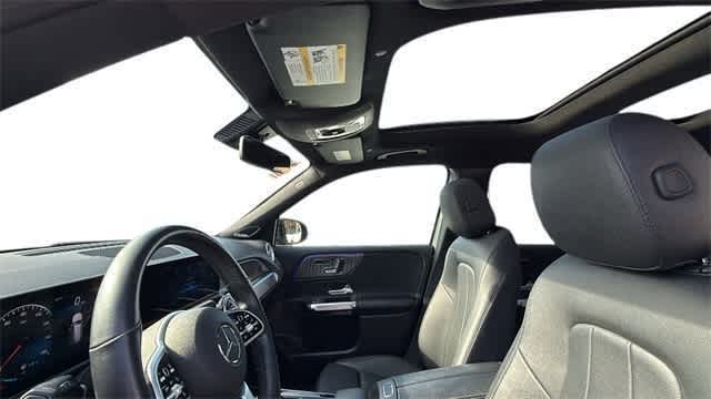 Thumbnail: 2021 Mercedes-Benz GLB - 4