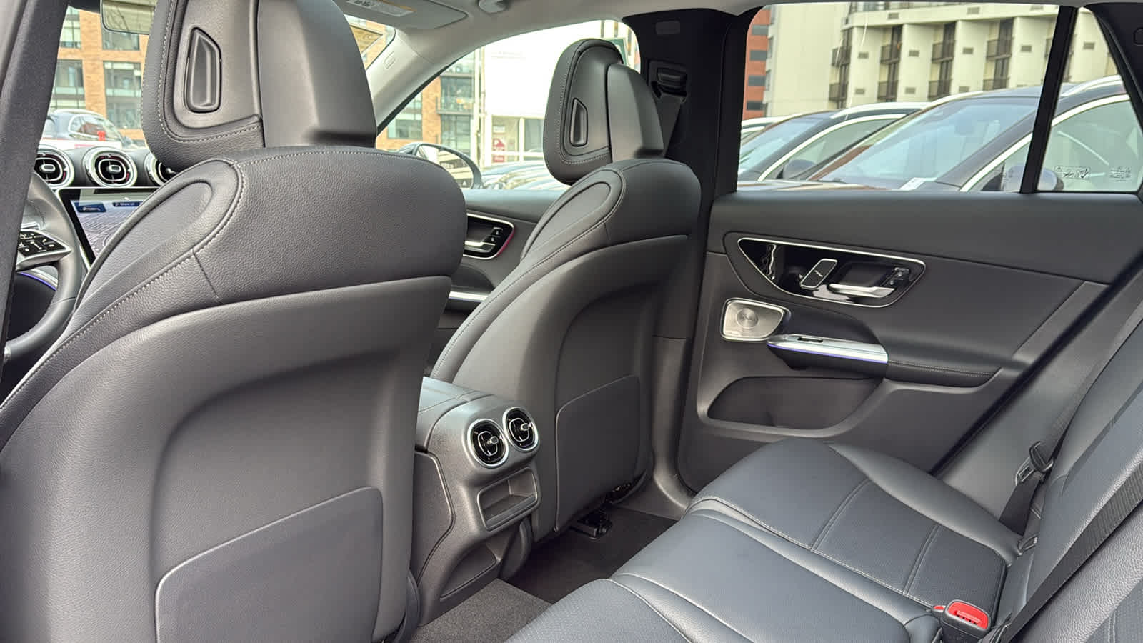 Thumbnail: 2025 Mercedes-Benz GLC - 28