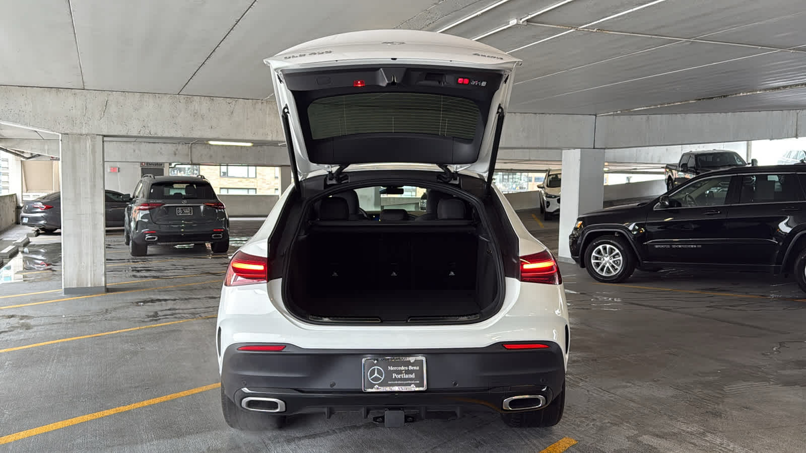 Thumbnail: 2026 Mercedes-Benz GLE - 8