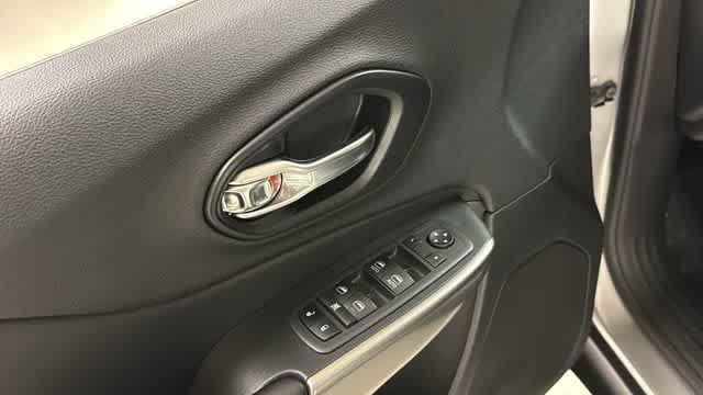 Thumbnail: 2021 Jeep Cherokee - 12
