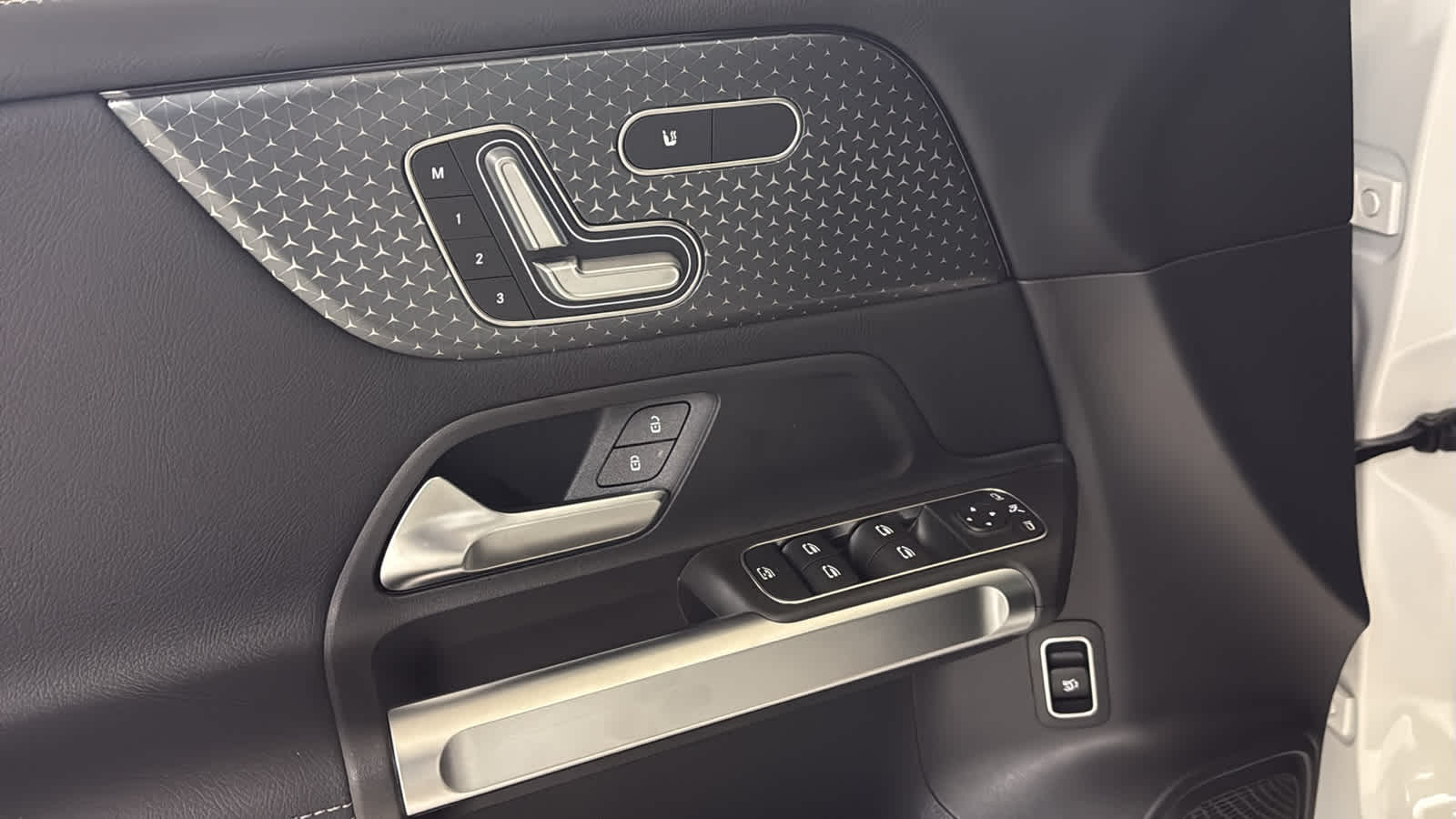 Thumbnail: 2026 Mercedes-Benz GLB - 17