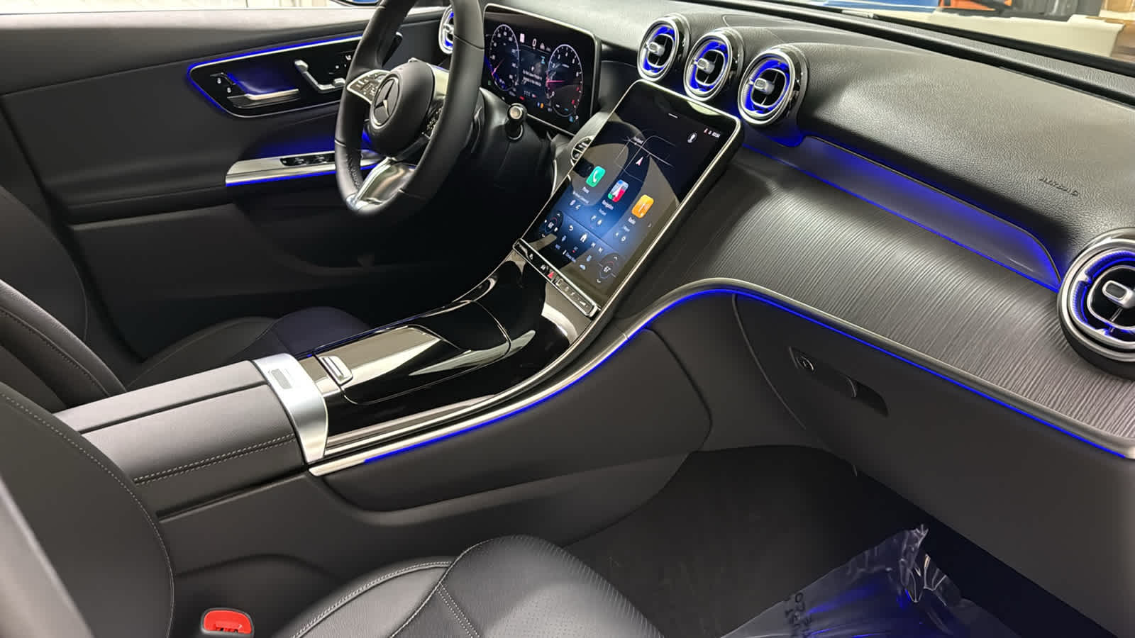 Thumbnail: 2026 Mercedes-Benz GLC - 37