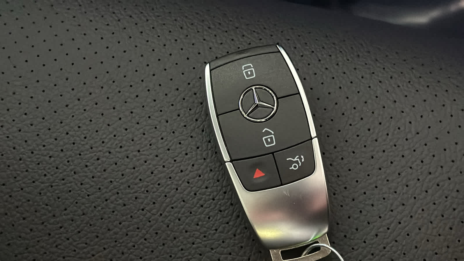 Thumbnail: 2026 Mercedes-Benz GLE - 39