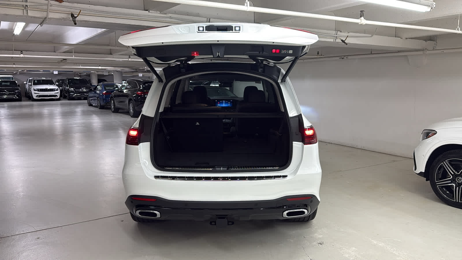 Thumbnail: 2025 Mercedes-Benz GLS - 9