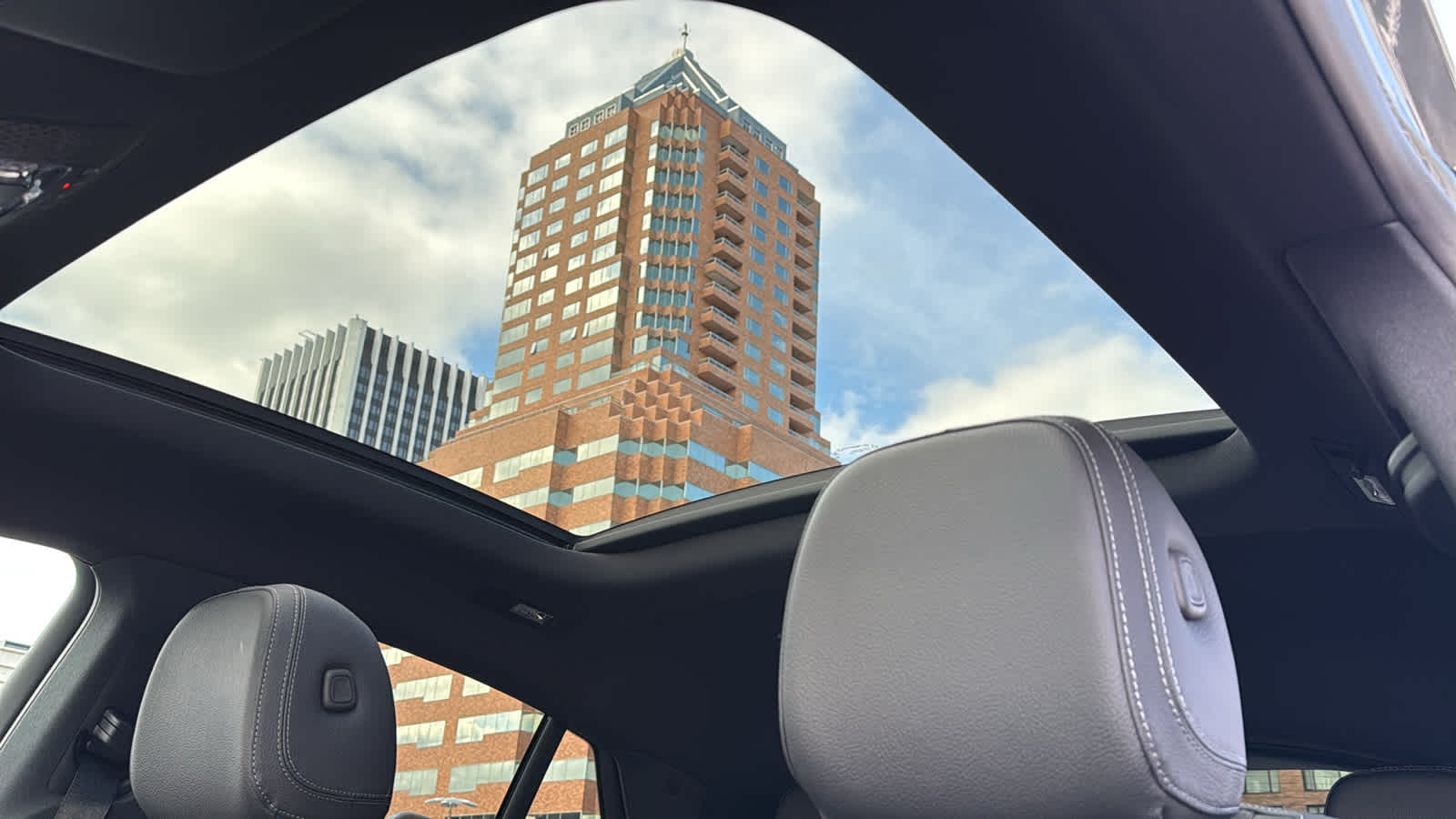 Thumbnail: 2026 Mercedes-Benz GLE - 28