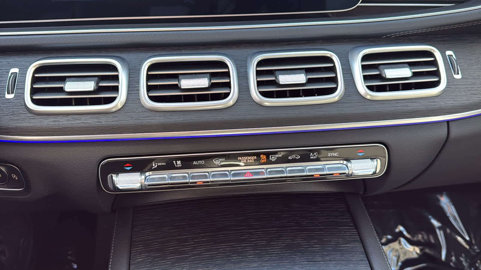 Thumbnail: 2026 Mercedes-Benz GLE - 24