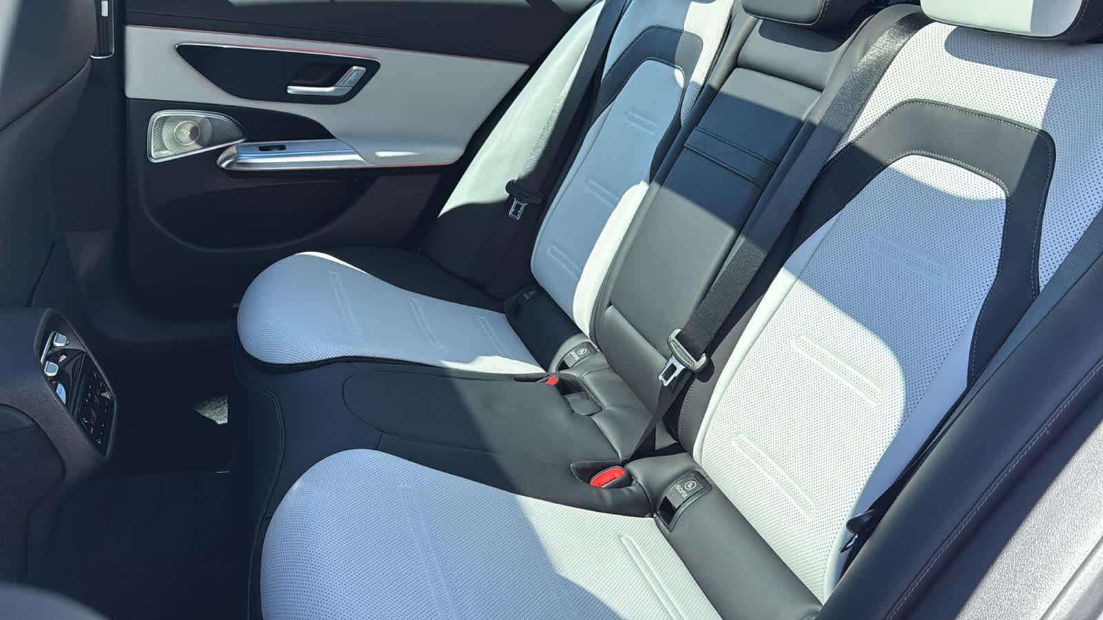 Thumbnail: 2026 Mercedes-Benz E-Class - 31