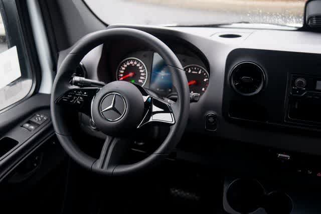 Thumbnail: 2025 Mercedes-Benz Sprinter - 29