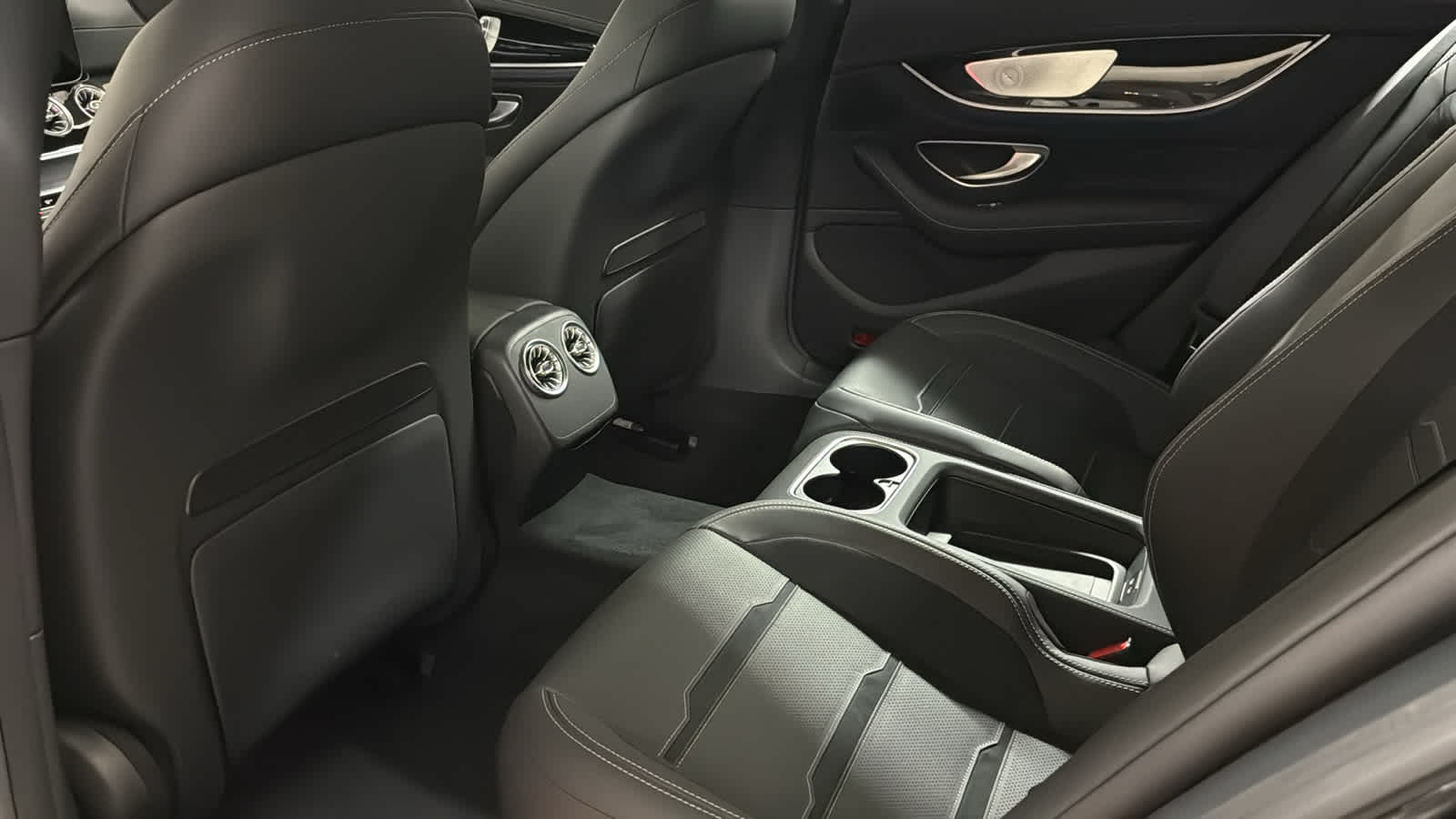 Thumbnail: 2026 Mercedes-Benz AMG GT - 32