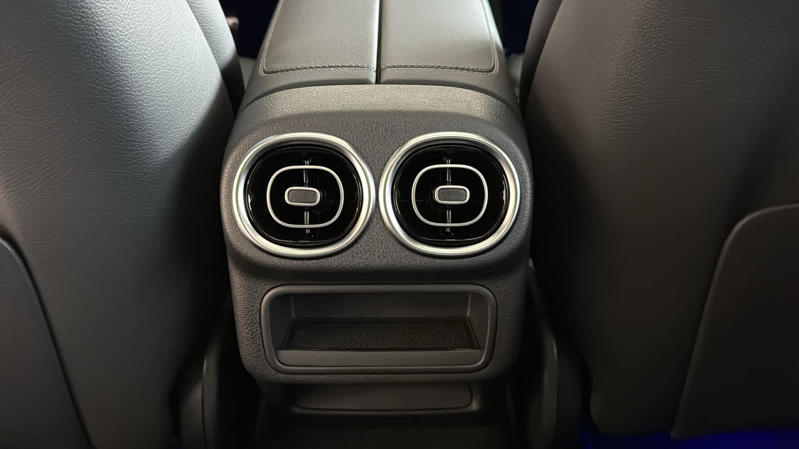 Thumbnail: 2026 Mercedes-Benz GLC - 27