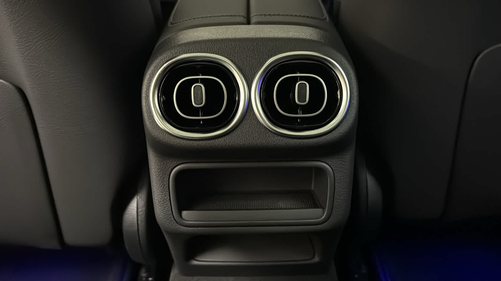 Thumbnail: 2026 Mercedes-Benz GLC - 28