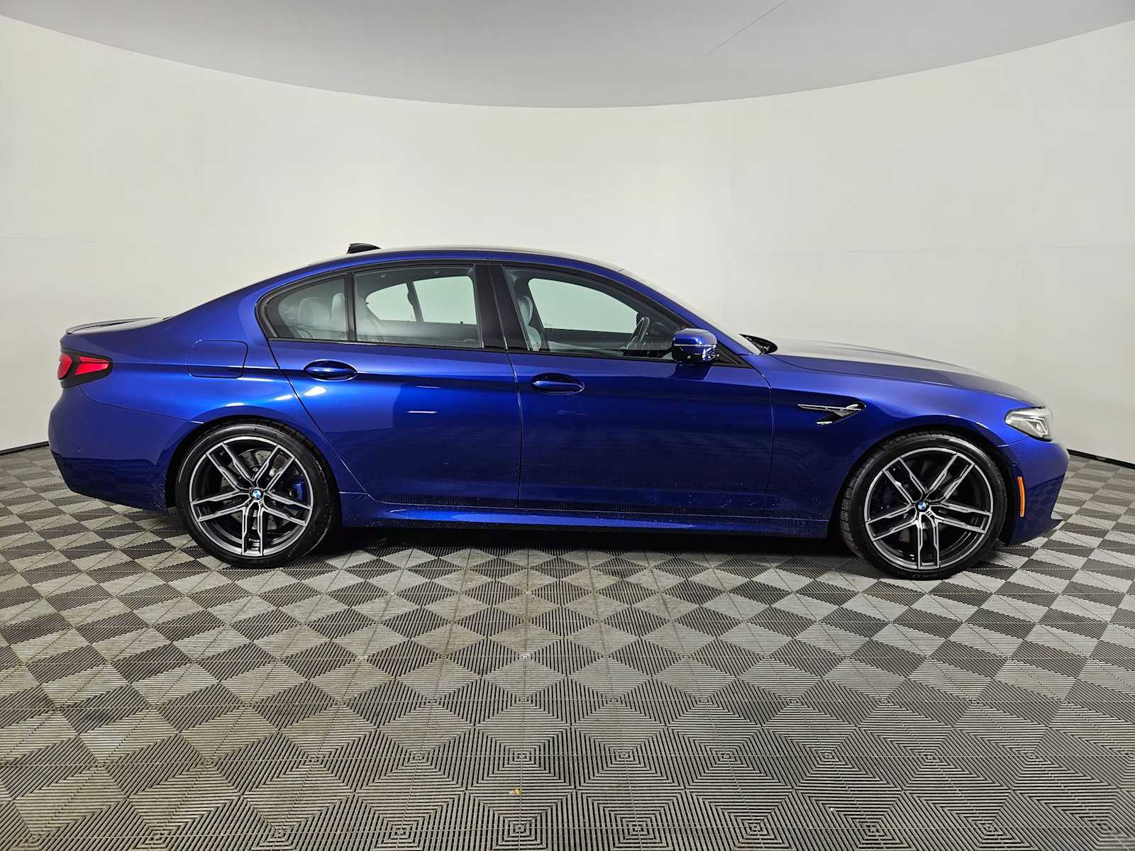 Thumbnail: 2021 BMW M5 - 6