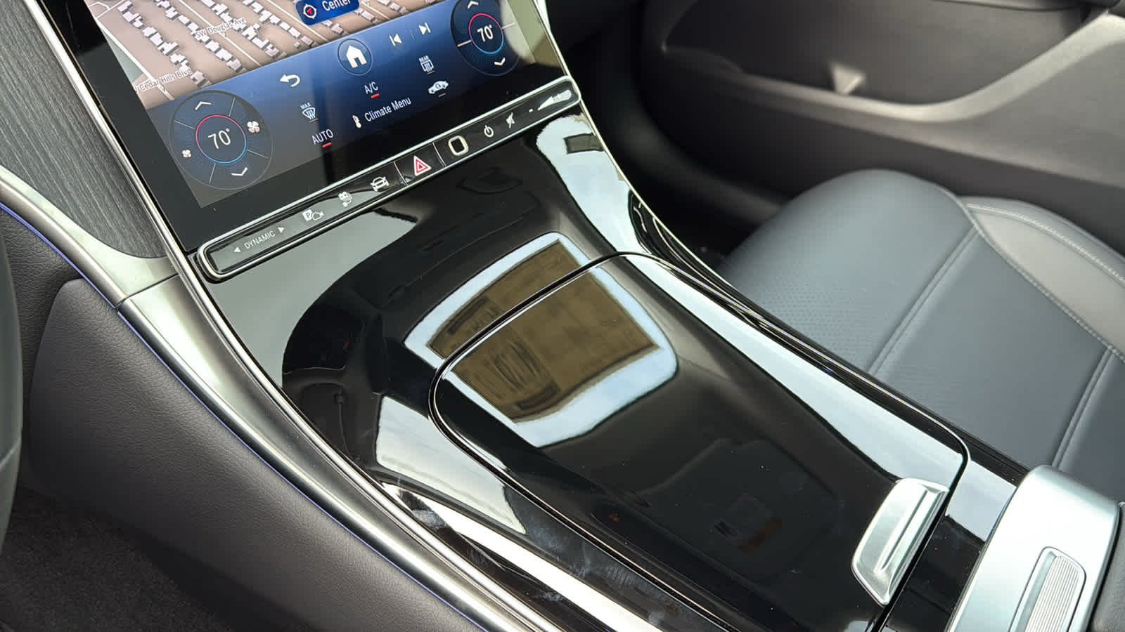 Thumbnail: 2025 Mercedes-Benz GLC - 21