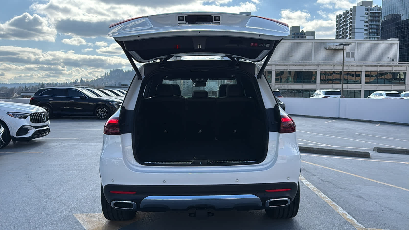 Thumbnail: 2026 Mercedes-Benz GLE - 9