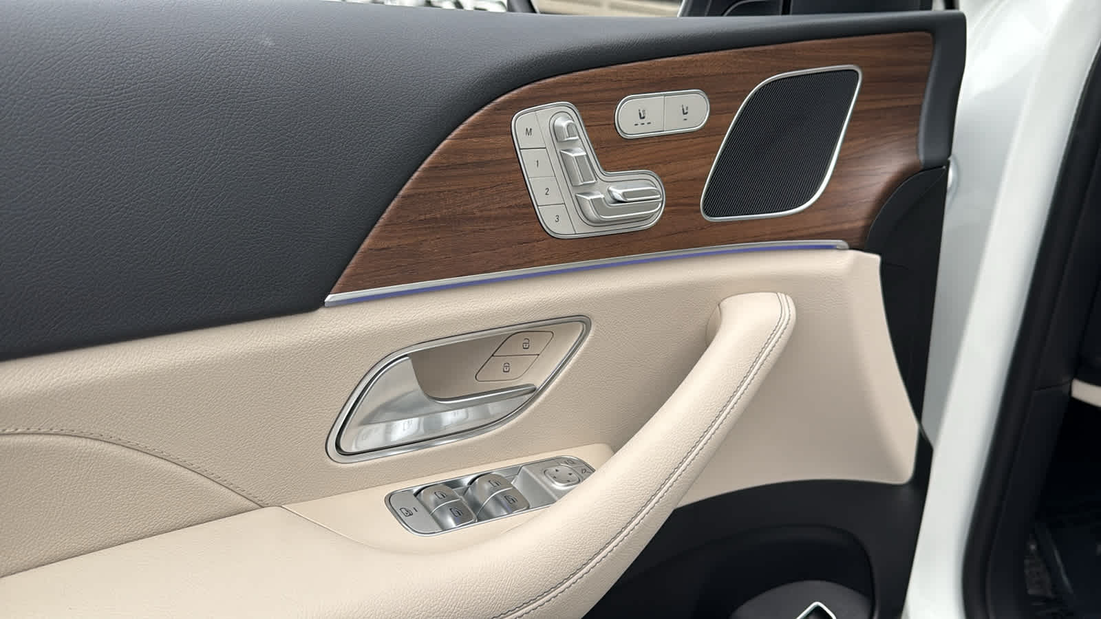 Thumbnail: 2026 Mercedes-Benz GLE - 14