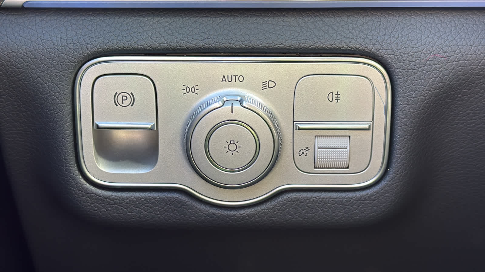 Thumbnail: 2026 Mercedes-Benz GLE - 18