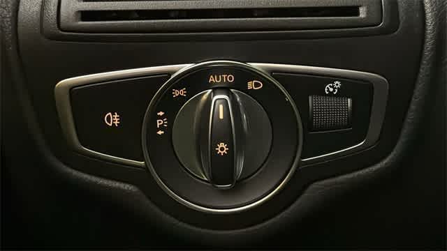 Thumbnail: 2022 Mercedes-Benz GLC - 16