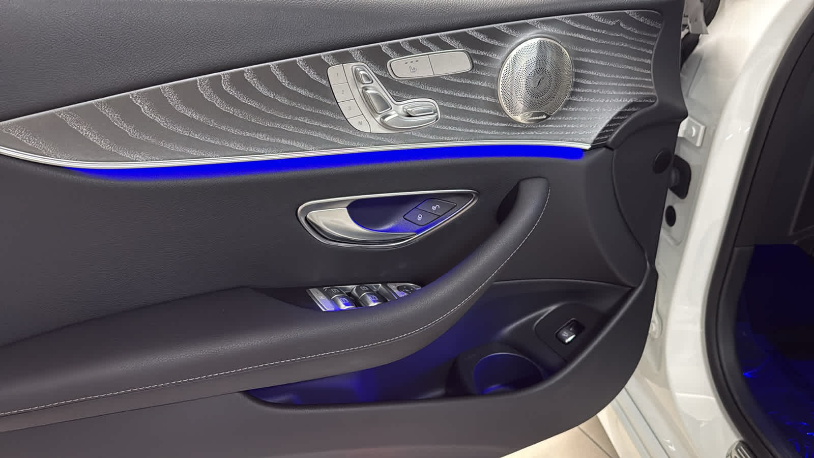 Thumbnail: 2023 Mercedes-Benz E-Class - 14