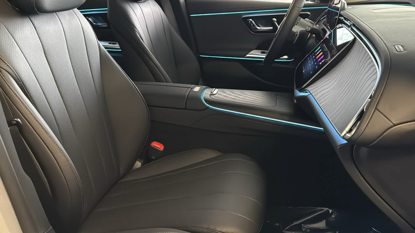 Thumbnail: 2026 Mercedes-Benz E-Class - 35