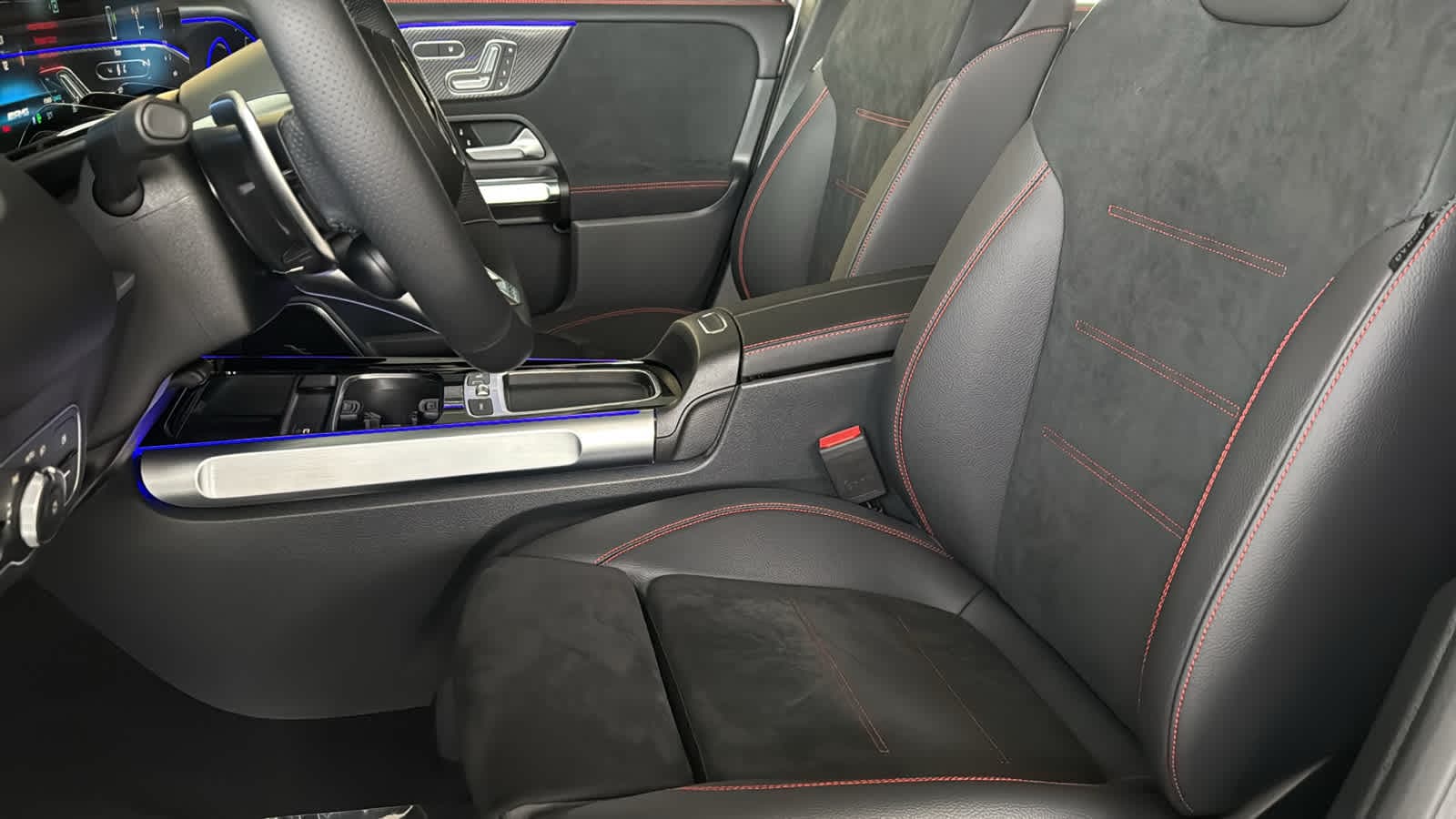 Thumbnail: 2026 Mercedes-Benz GLB - 27