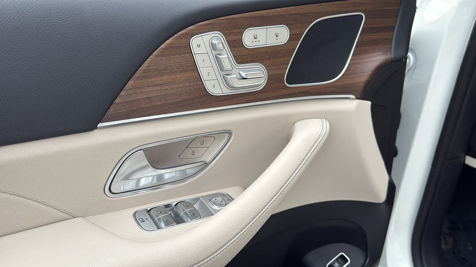 Thumbnail: 2026 Mercedes-Benz GLE - 14