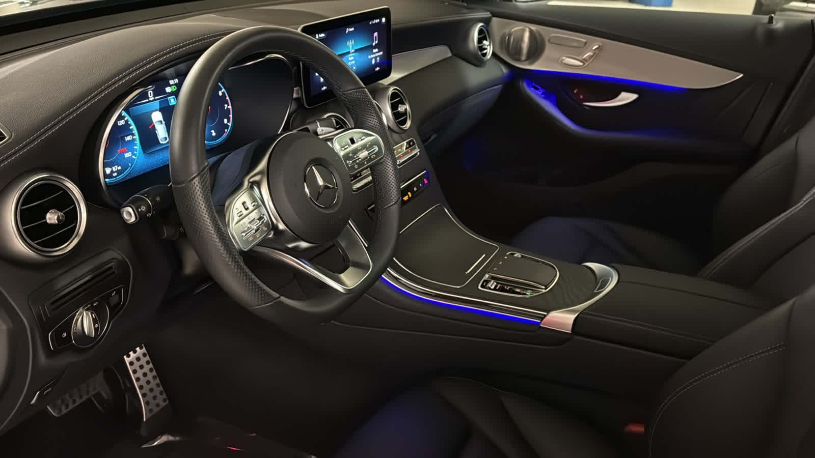 Thumbnail: 2023 Mercedes-Benz GLC - 29