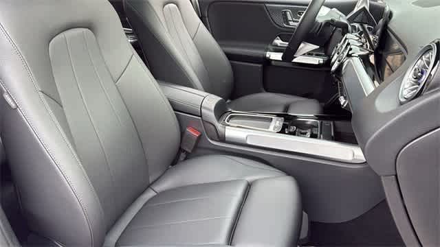 Thumbnail: 2025 Mercedes-Benz GLB - 36