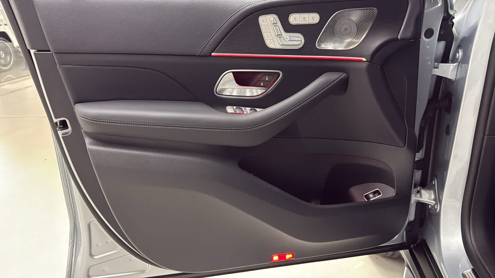 Thumbnail: 2026 Mercedes-Benz GLE - 13