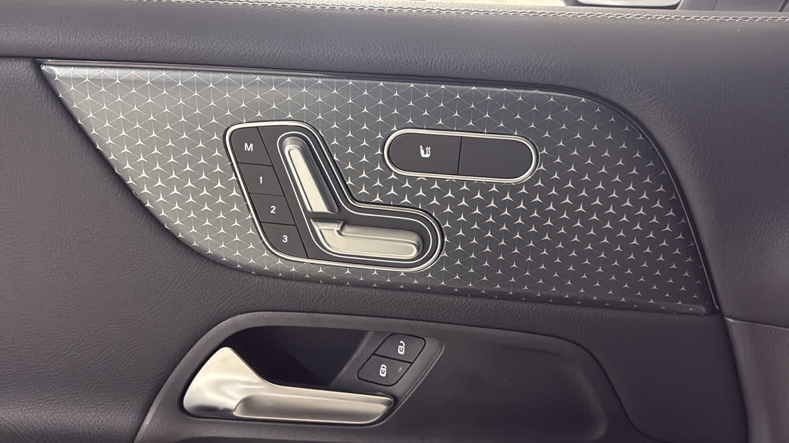 Thumbnail: 2026 Mercedes-Benz GLB - 18