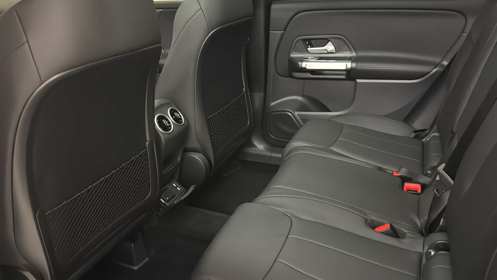 Thumbnail: 2026 Mercedes-Benz GLB - 32