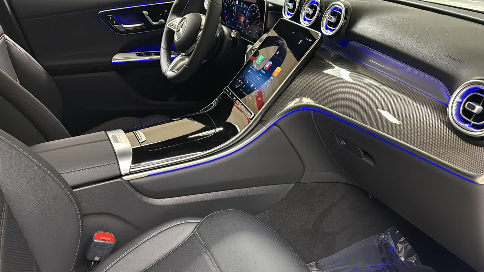 Thumbnail: 2026 Mercedes-Benz GLC - 37