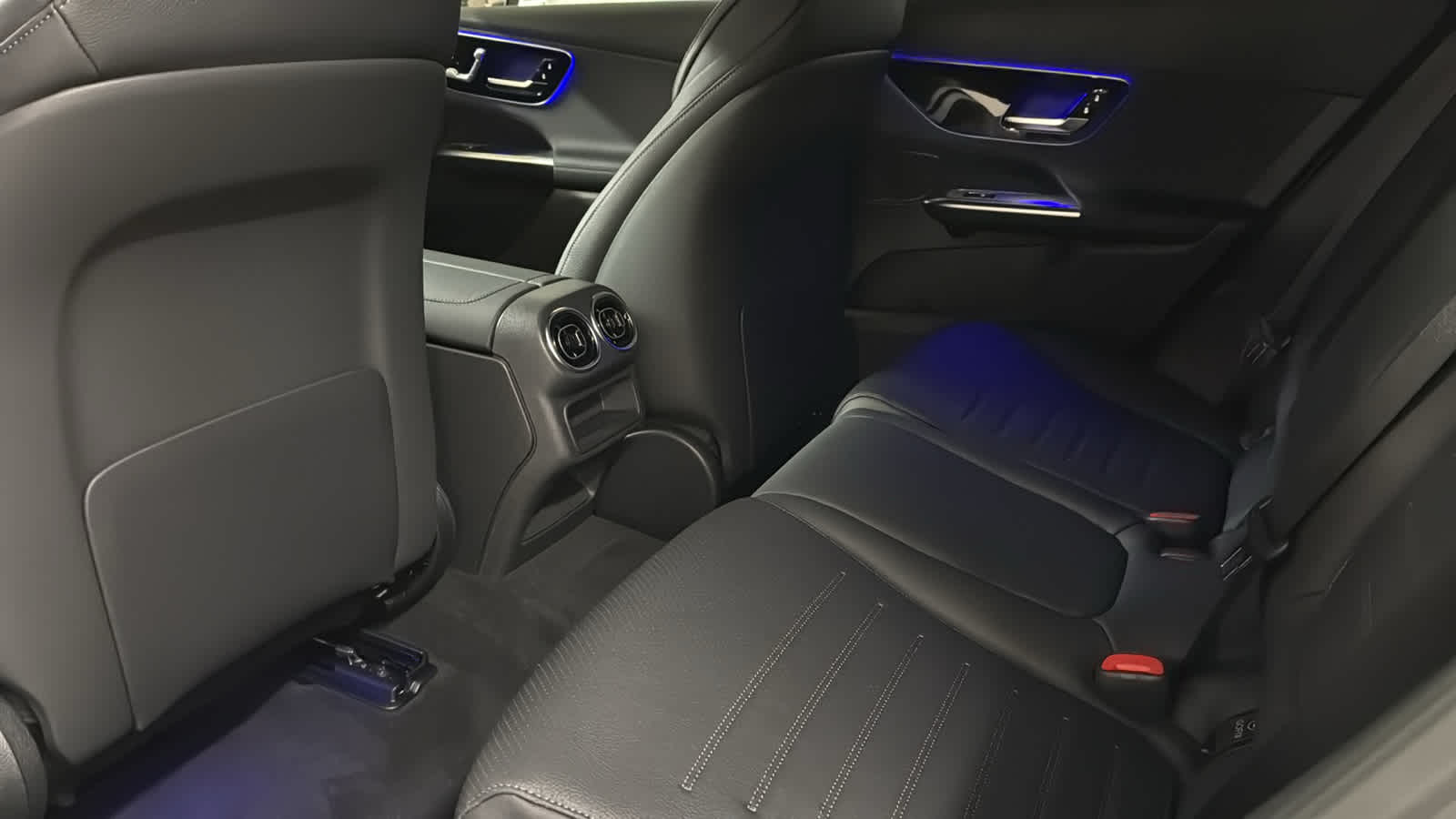 Thumbnail: 2026 Mercedes-Benz GLC - 30