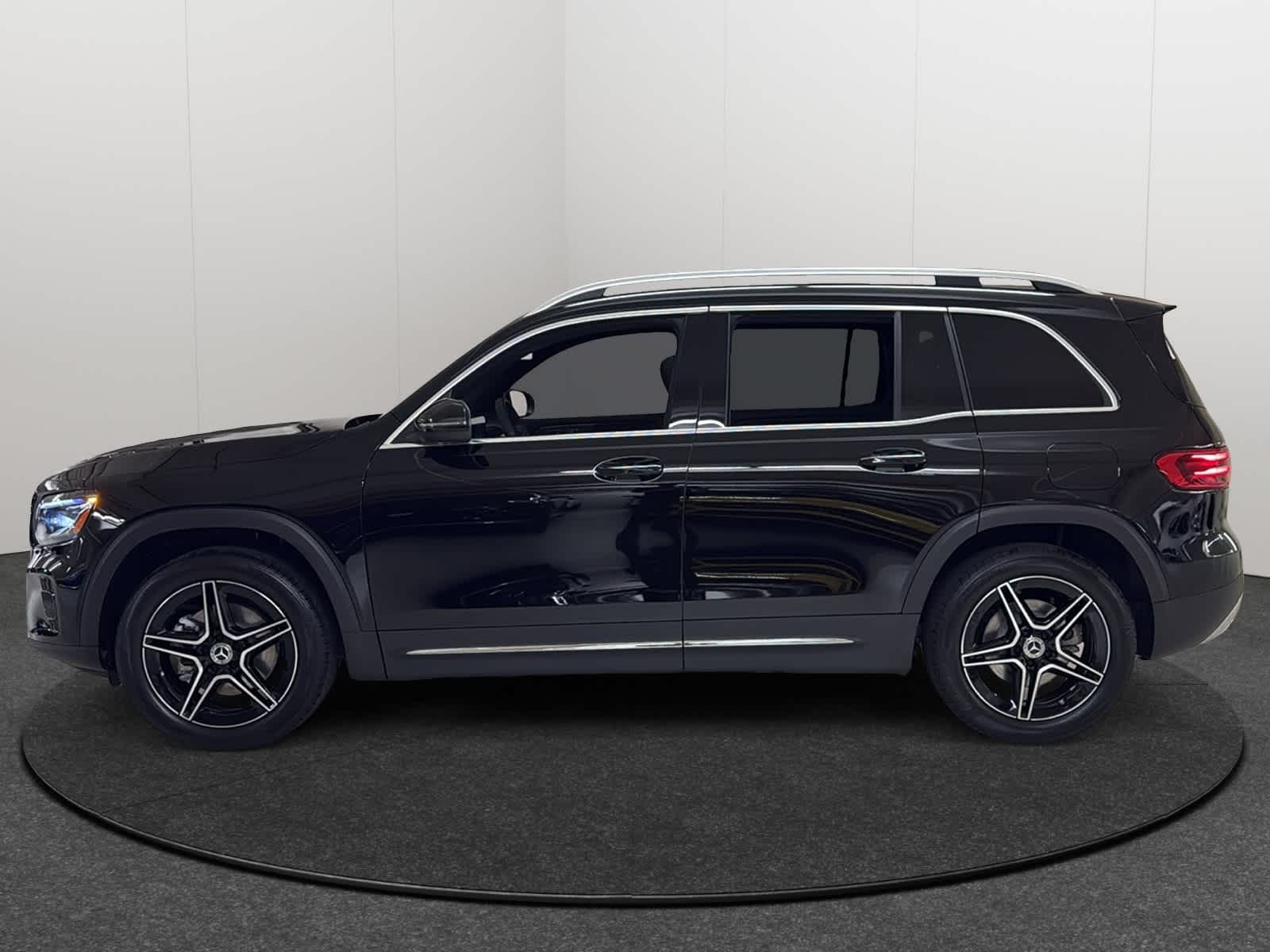 Thumbnail: 2026 Mercedes-Benz GLB - 3