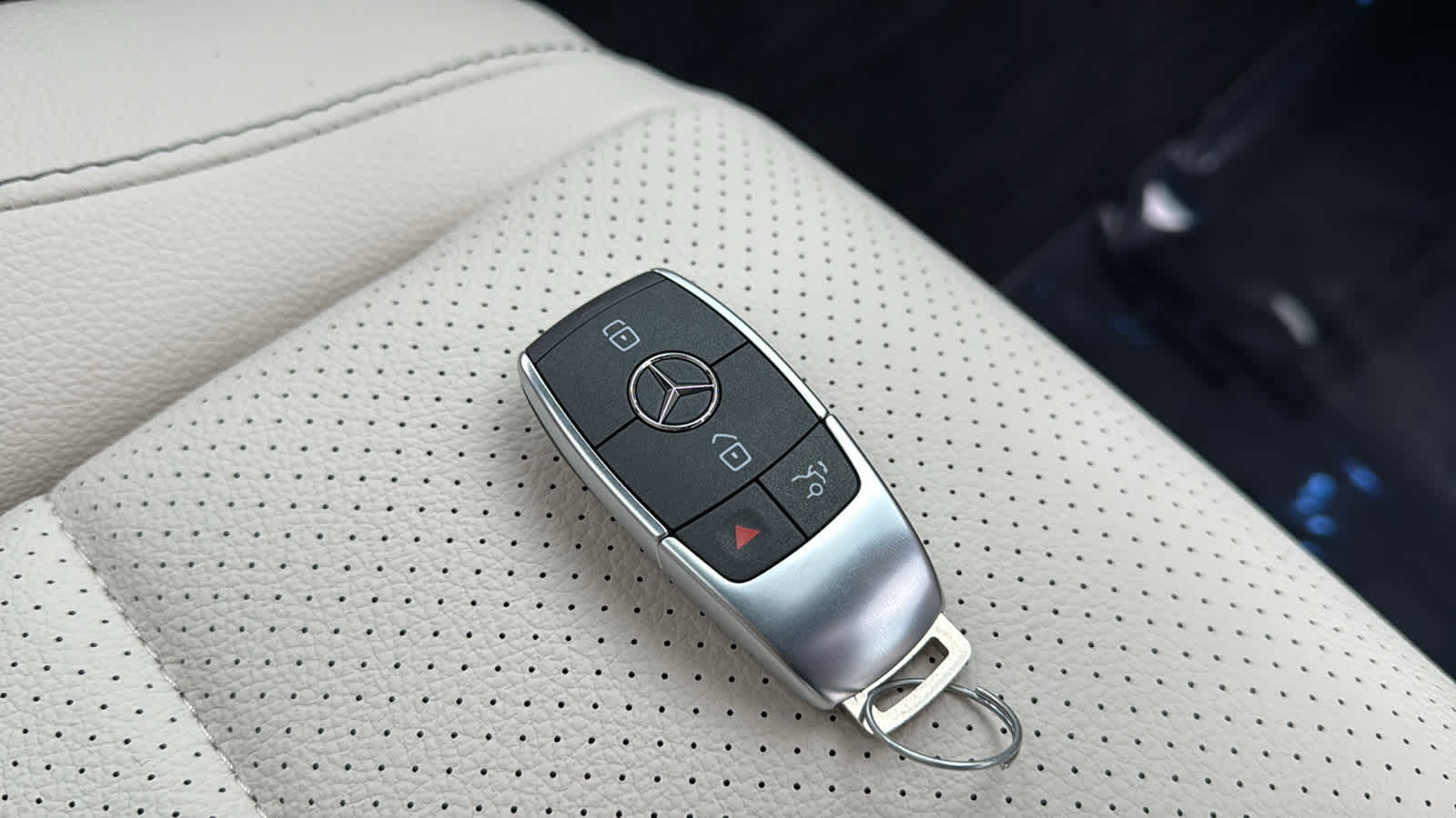 Thumbnail: 2026 Mercedes-Benz GLE - 36